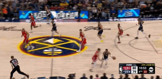 有拉拽？威少对抗防守摔倒丢球 博格丹助攻小琼斯起飞暴扣