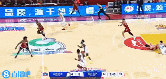 把握住机会！杰曼突破吸引包夹 曾凡博接球三分一箭穿心！