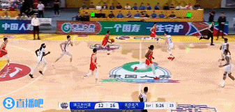 得分利器！小巴里-布朗扛起进攻 连中三分独得8分打停北京