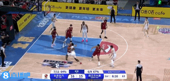 火力支援！赵岩昊外线开炮 侧翼接球三分洞穿篮心