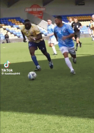 胖了🥵34岁已退役的阿扎尔参加慈善赛,带球时不慎滑倒